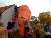Převlékáme čarodějnici za Obří Halloweenskou mrkvodýni
